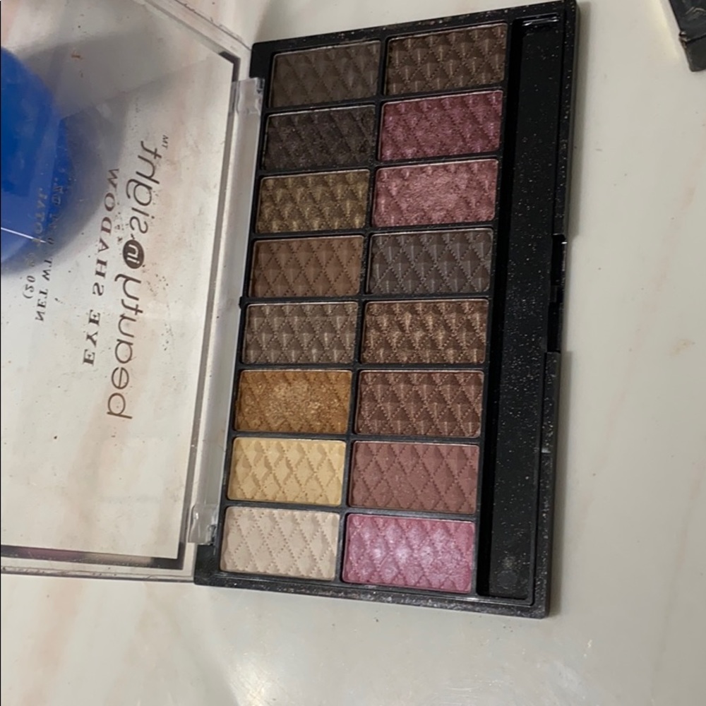 Makeup - Picture 3 of 4